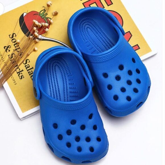 Crocs Classic Unisex Shoes In Blue - Picture 1 of 6